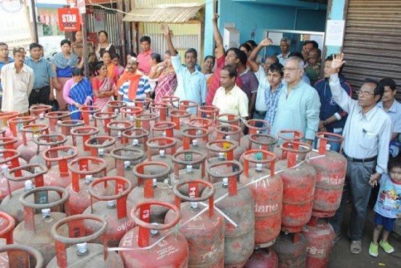 LPG : Govt to take action against five gas agencies LPG : Govt to take action against five gas agencies